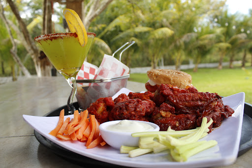 Tropi del Caribe: restaurante y piscina