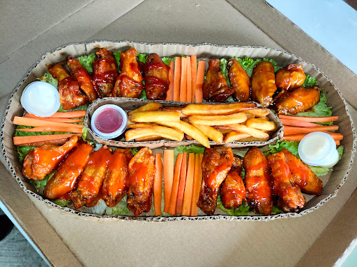 "El Mirador: Burgs & Wings"