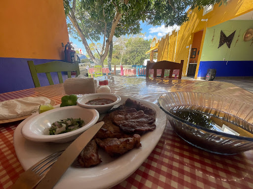 LA AGUJA “Mariscos, Grill & Snacks”